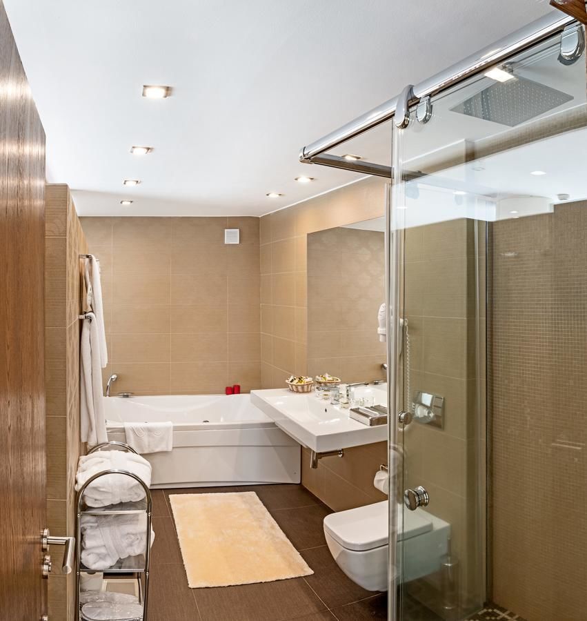 Отель Hotel Yastrebets Wellness & Spa Боровец