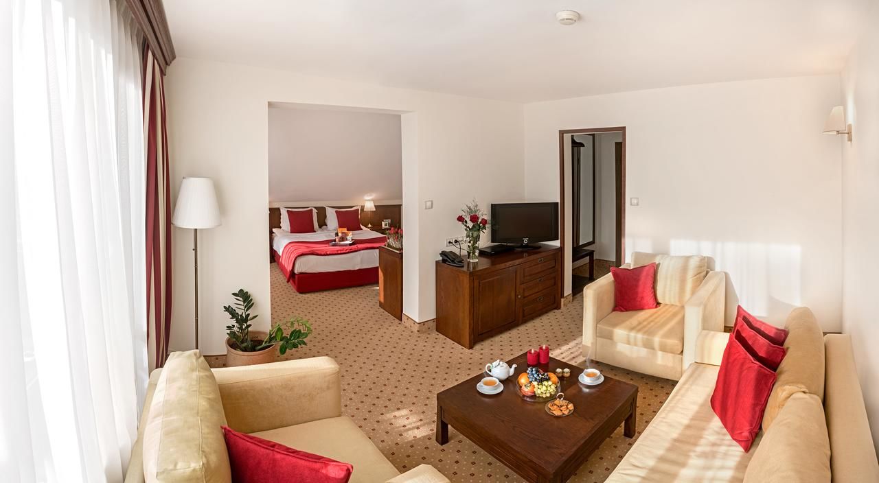 Отель Hotel Yastrebets Wellness & Spa Боровец-37