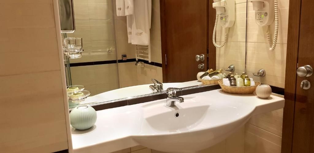 Отель Hotel Yastrebets Wellness & Spa Боровец