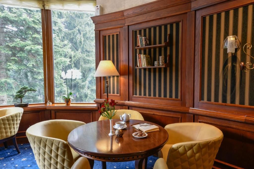 Отель Hotel Yastrebets Wellness & Spa Боровец-52