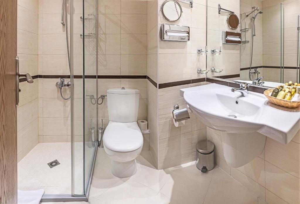 Отель Hotel Yastrebets Wellness & Spa Боровец